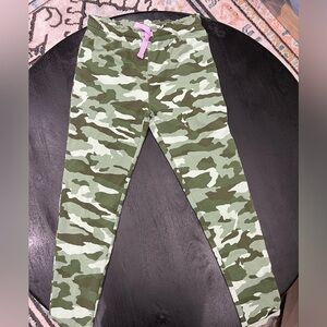 💚🏃‍♀️NWT🏃‍♀️💚GIRLS CREWCUTS CAMO JOGGERS SIZE LARGE